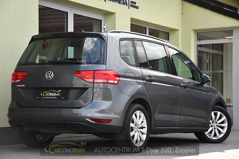 Volkswagen Touran 2.0TDi DSG TAŽNÉ 2xKOLA  - fotka 6 z 52