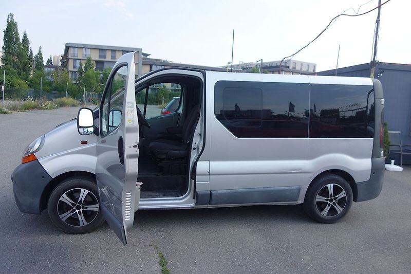 Renault Trafic 1,9DCi 74 kW 8 míst !! - fotka 11 z 33