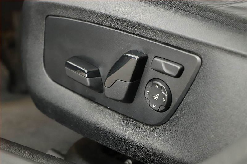 BMW Řada 5 (2021) 520d xDrive - fotka 11 z 21