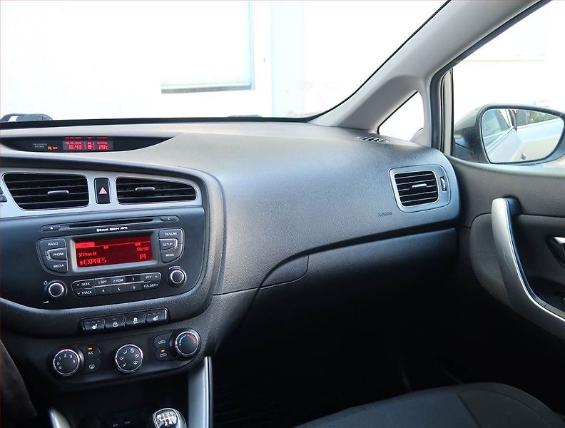 Kia Ceed (2014) 1.6 GDI, Tempomat - fotka 8 z 16