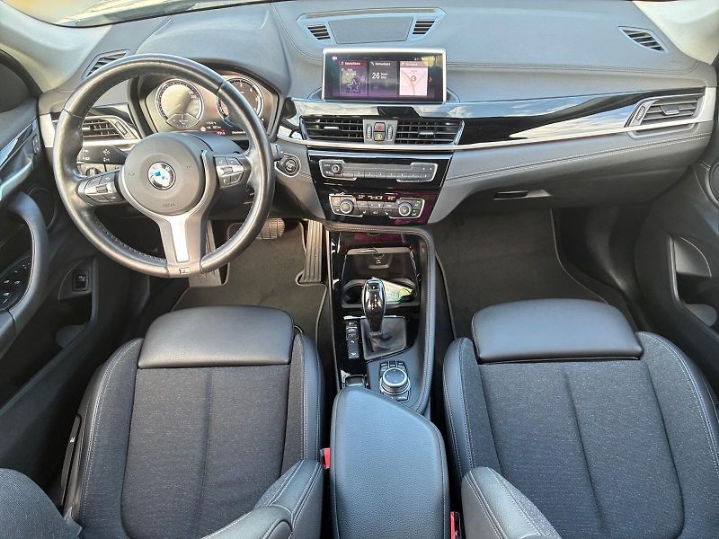 BMW X1 (2021) xDRIVE 18d 110kW 4x4 CZ DPH - fotka 9 z 11