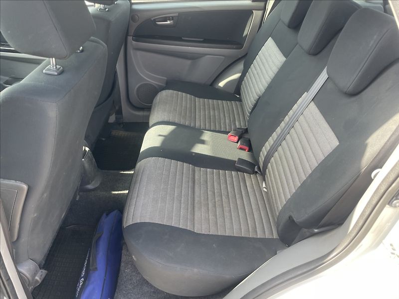 Suzuki SX4 1,6 i 79kw 4x4 KLIMA CZauto 2m - fotka 8 z 35