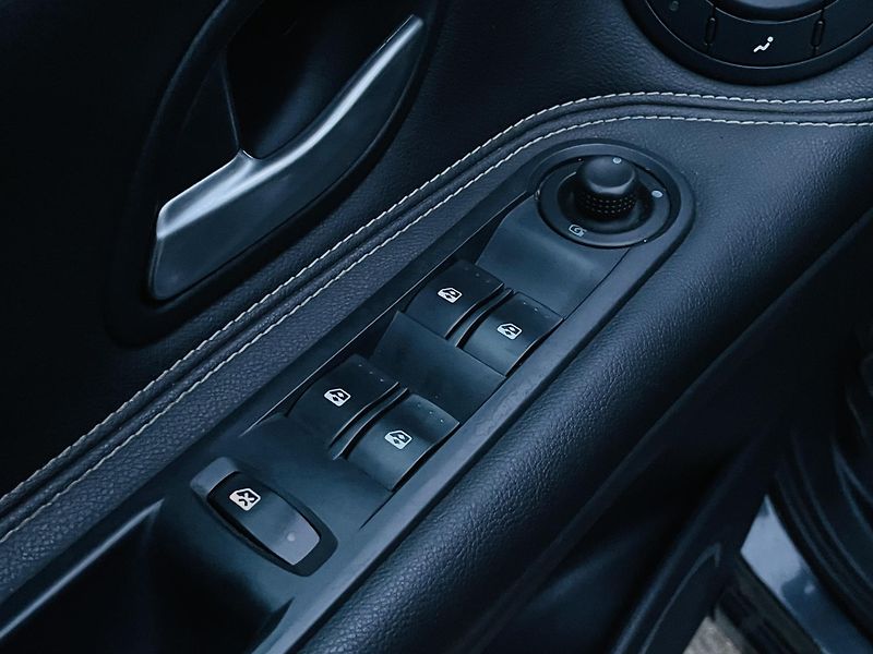 Renault Grand Espace 2.0dCi MANUÁL VÝHŘEV SENZORY - fotka 31 z 38