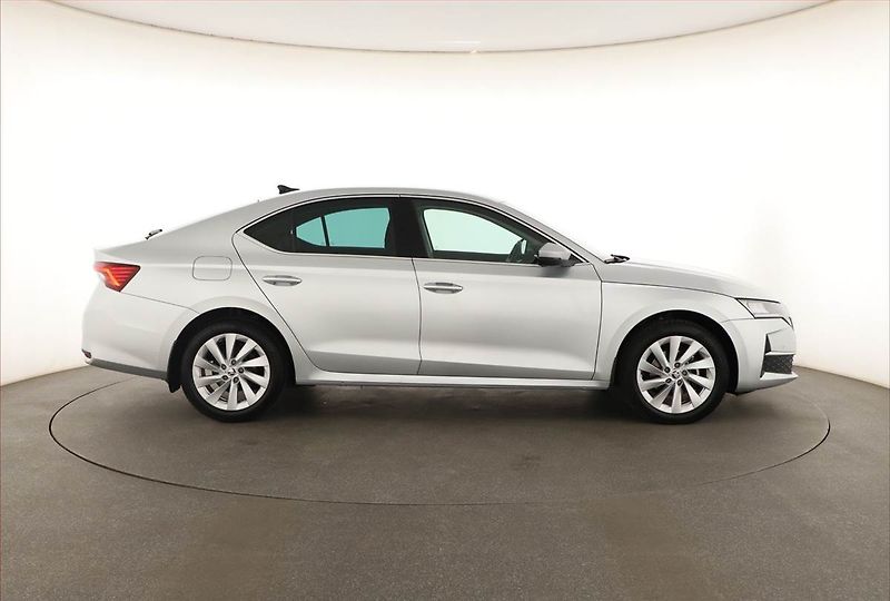 Škoda Octavia (2024) Top Selection 2.0 TDI - fotka 6 z 20