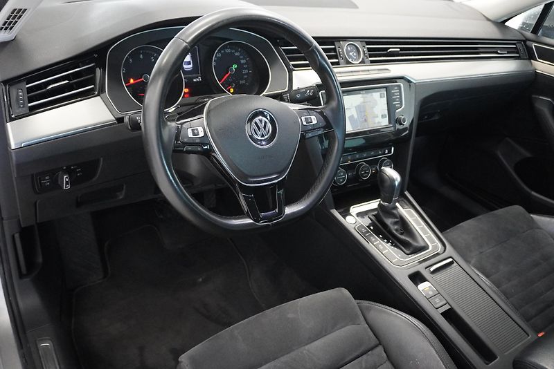 Volkswagen Passat   2,0 TSI 162kW AUT. - fotka 12 z 29