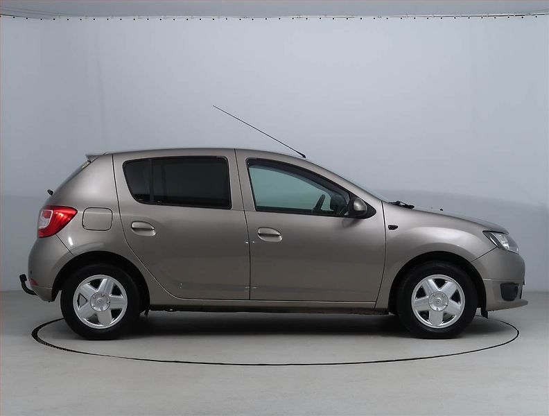 Dacia Sandero (2014) 1.2 16V, LPG, Park. senzory - fotka 6 z 16