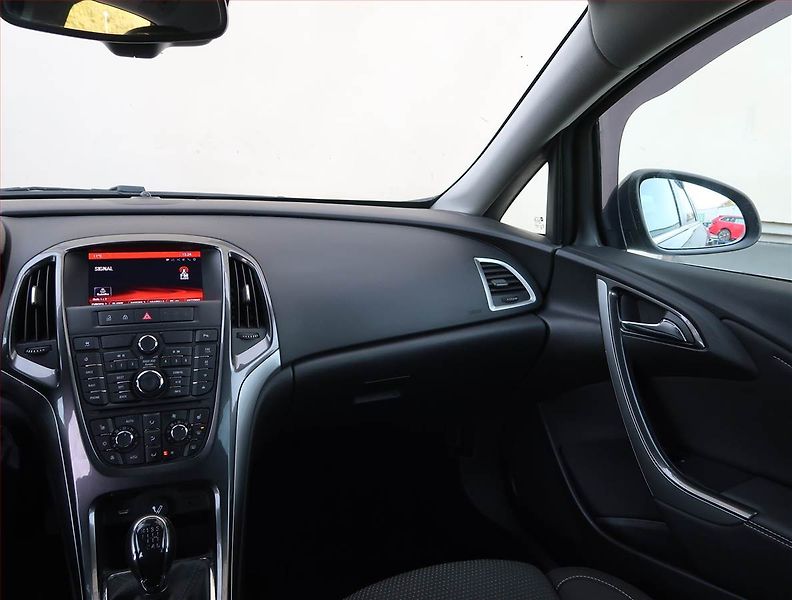 Opel Astra (2014) 1.4 T, Navi, Xenony, Tempomat - fotka 8 z 20