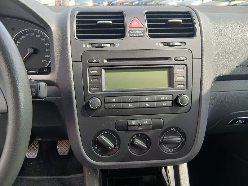 Volkswagen Golf 5, 1.4i - fotka 18 z 30