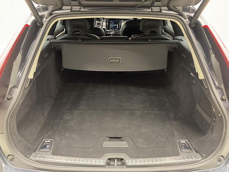Volvo V90 D4 MOMENTUM AUT  - fotka 6 z 39