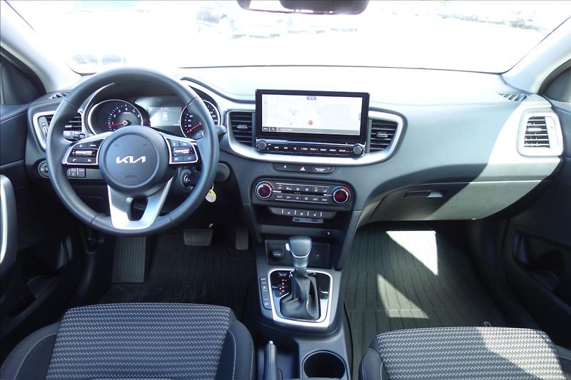 Kia Ceed 1,5 T-GDi,ČR,1 MAJ.,SERV.KN. - fotka 16 z 40