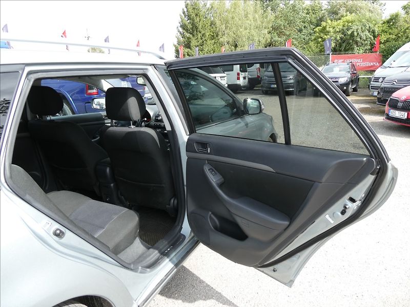 Toyota Avensis 1,8 16V 95kW závěs,digi.klima - fotka 22 z 32