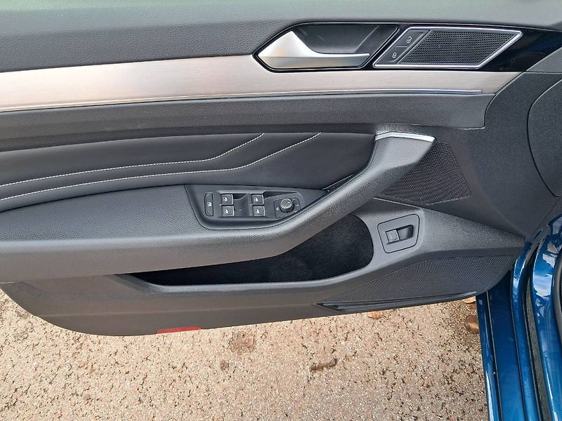Volkswagen Passat Variant (2022) ELEGANCE 1.5 TSI / 110 kW EVO - fotka 17 z 31