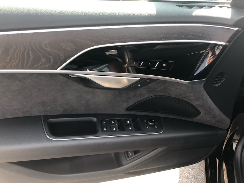 Audi A8 55 TFSI 250 KW Quattro - fotka 15 z 30