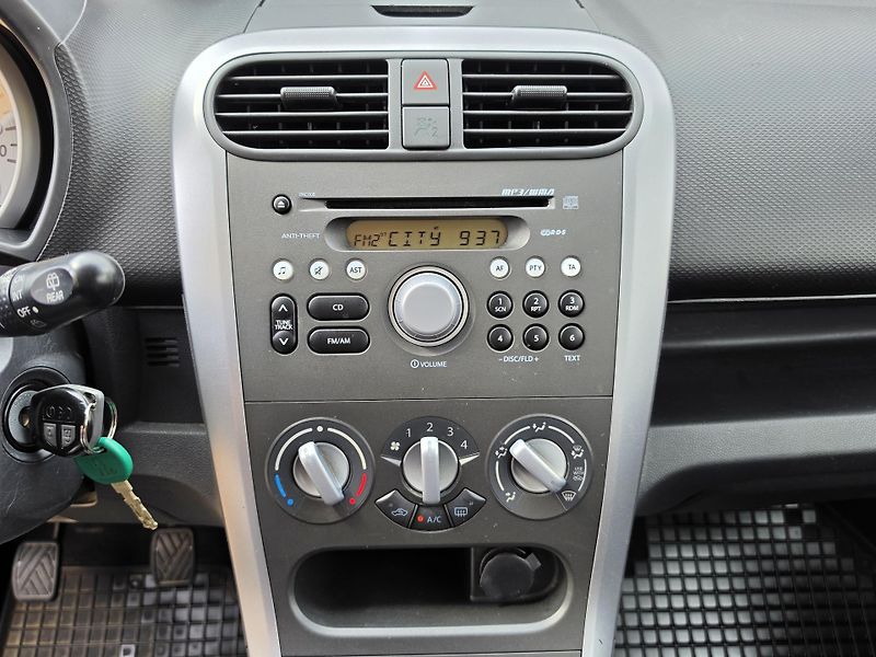 Suzuki Splash 1.2i 63kW KLIMA*REZERVACE* - fotka 19 z 46