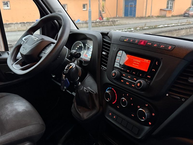 Iveco Daily (2022) 2.3 115kW valník 10pal + spaní - fotka 19 z 31
