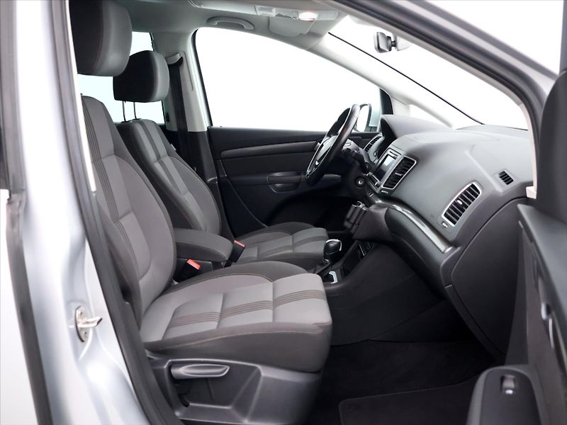 Volkswagen Sharan 2,0 TDI 135kW Comfortline DSG - fotka 11 z 39