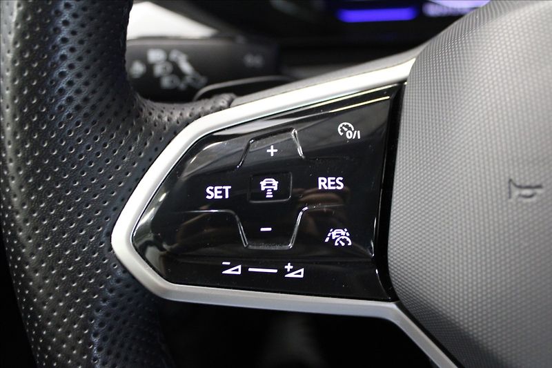 Volkswagen Arteon 2,0 TDI DSG ELEGANCE 1.MAJ. CZ - fotka 17 z 35