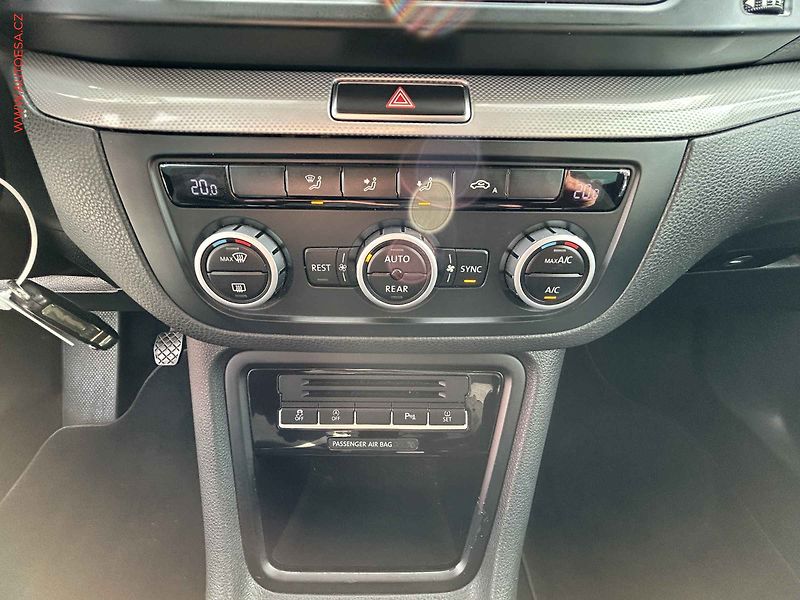 Volkswagen Sharan (2015) 2.0TDI, Navi, autoAC - fotka 14 z 18