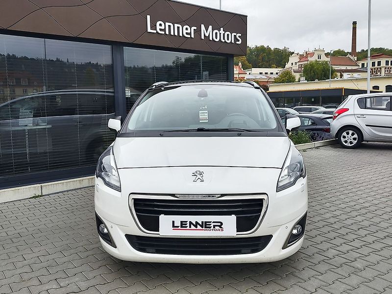 Peugeot 5008 2.0 HDI/110kW Allure - fotka 2 z 35