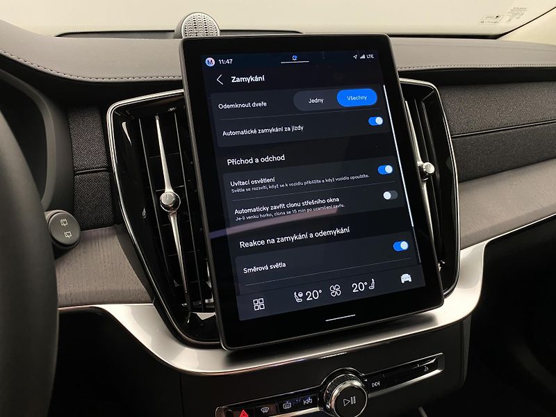 Volvo XC90 (2026) T8 AWD RECHARGE DARK ULTRA - fotka 60 z 75