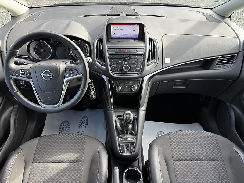 Opel Zafira (2016) 1.4 Turbo 103kw Serviska ČR - fotka 9 z 32