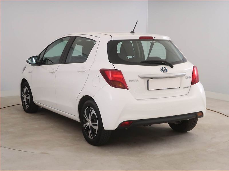 Toyota Yaris (2015) 1.5 Hybrid, Automat - fotka 4 z 14