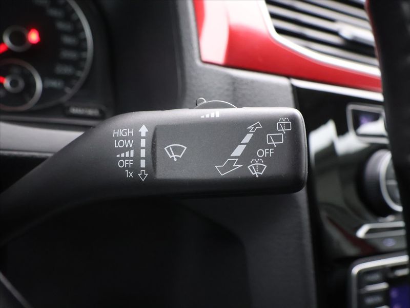 Volkswagen Caddy 2,0 TDI 110kW DSG Highline - fotka 17 z 31