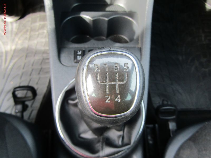 Škoda Fabia (2014) 1.2 TSi, Ambiente - fotka 15 z 18