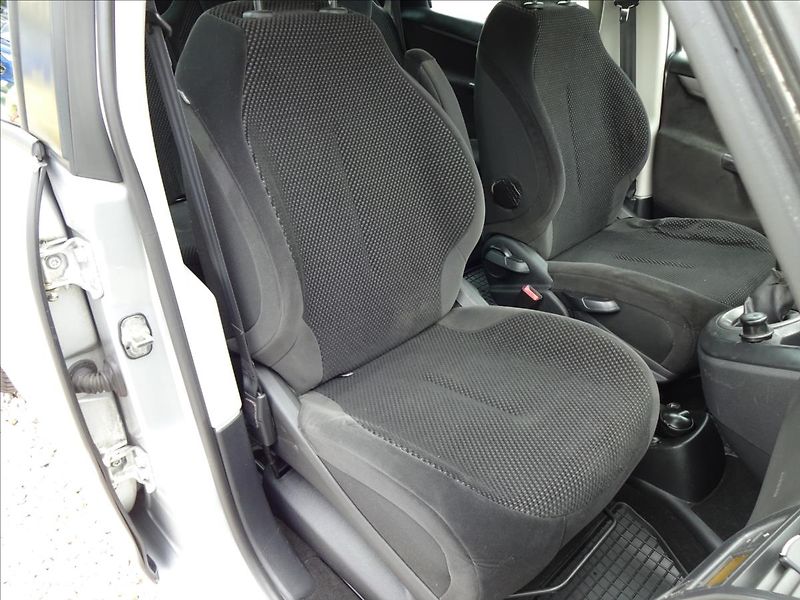 Citroën C4 Picasso 1,6HDI 80kW - fotka 29 z 44