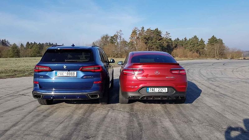 BMW potřebuje více točivého momentu, protože váží o půl tuny víc než Mercedes.