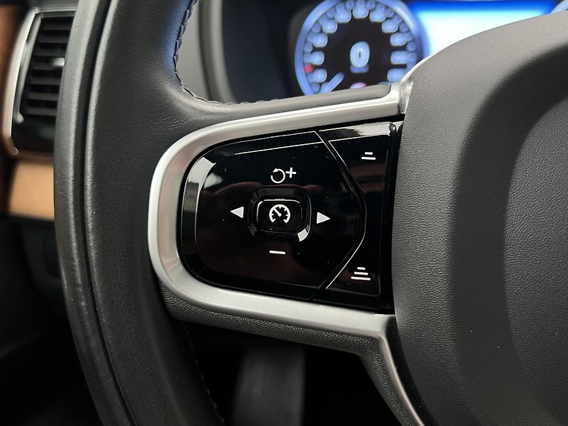 Volvo XC90 B5 AWD INSCRIPTION AUT - fotka 26 z 48