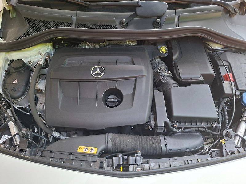 Mercedes-Benz Třídy B (2017) B 180D 80kW -S.KNIHA-SENZORY - fotka 34 z 45