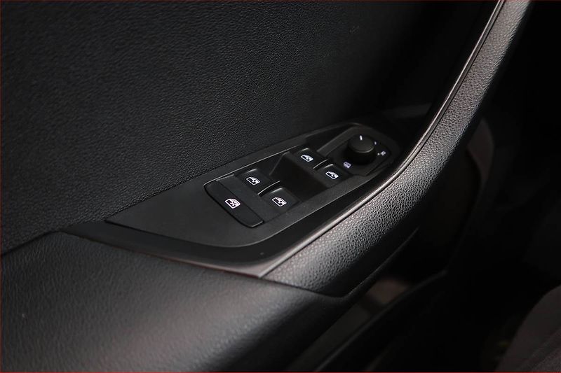 Audi A4 (2009) 2.0 TDI, Xenony, Tempomat - fotka 15 z 15