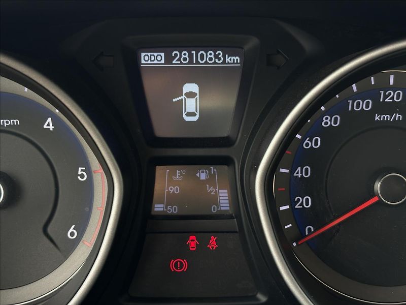 Hyundai i30 1,6 CRDi MT  kombi Weekend - fotka 15 z 16