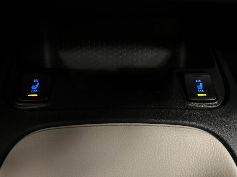 Toyota Corolla 1,8 Hybrid AT Comfort Tech - fotka 15 z 16