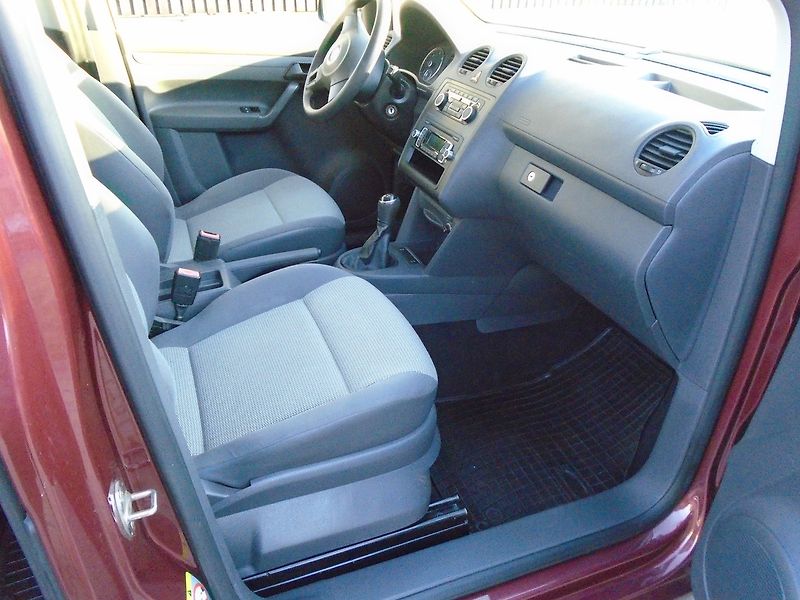 Volkswagen Caddy (2013) 1.6 TDI, 5.Míst ,Klima - fotka 13 z 22
