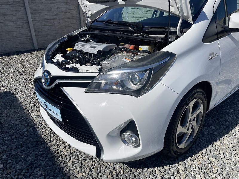 Toyota Yaris 1.5i 16v HYBRID 142TKM TOP 1A! - fotka 76 z 169