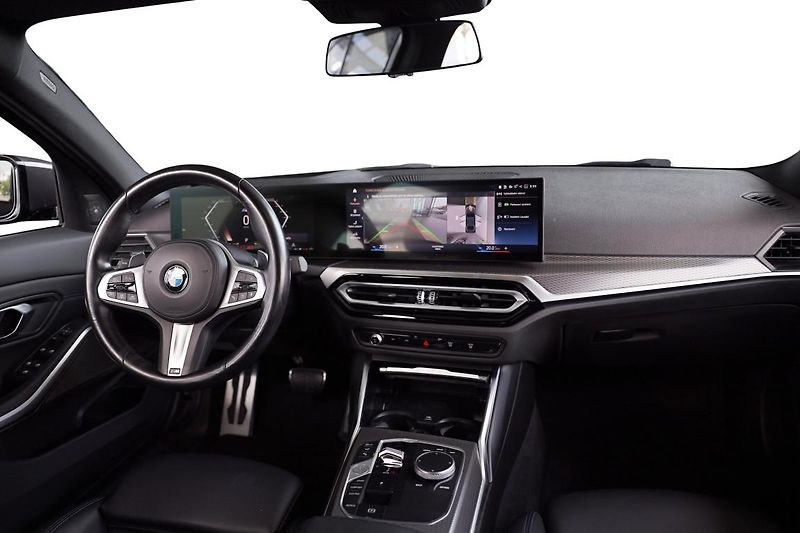 BMW Řada 3 330d xDrive Sedan - fotka 12 z 17