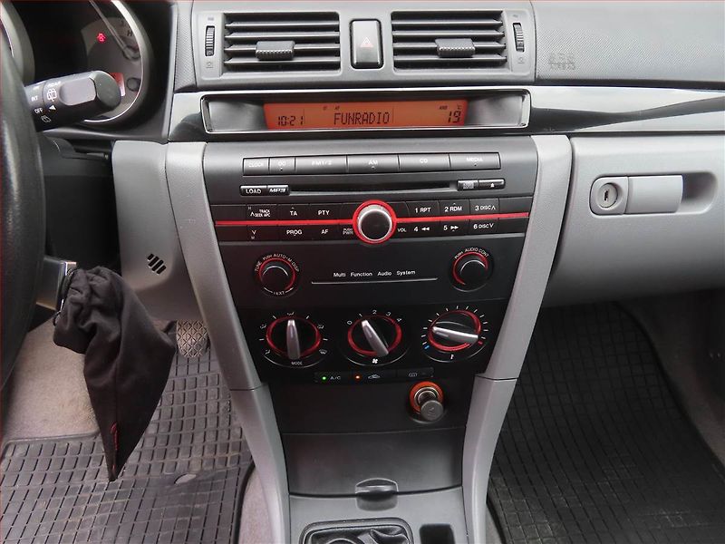 Mazda 3 (2008) 1.4 - fotka 12 z 16