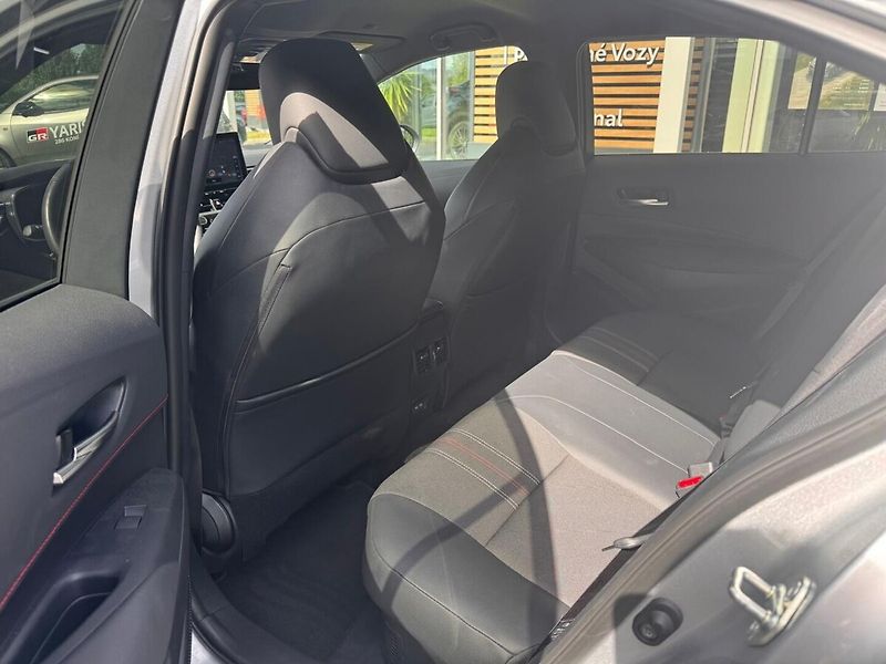 Toyota Corolla 1.8 GR Sport - fotka 12 z 12