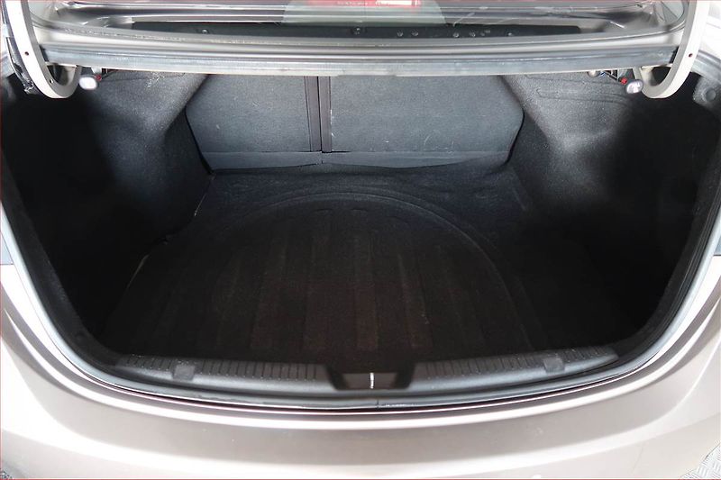 Hyundai Elantra (2011) 1.6, Serv.kniha, Tempomat - fotka 13 z 16