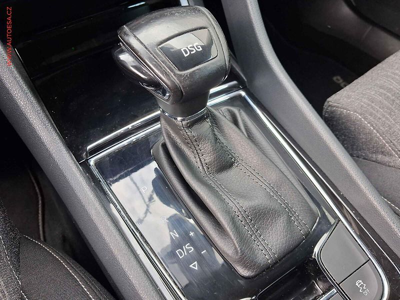 Škoda Karoq (2018) 1.6 TDi, Style, DSG, TZ, navi - fotka 15 z 18