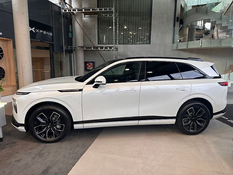 Xpeng G9 (2026) RWD Long Range - 351 HP !!! - fotka 5 z 12