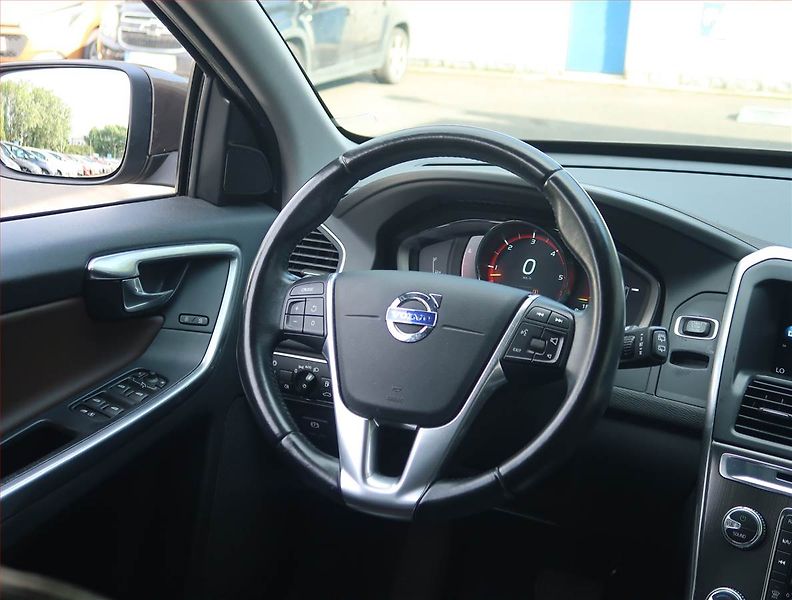 Volvo XC60 (2014) D4, 4X4, Automat, Kůže - fotka 17 z 17