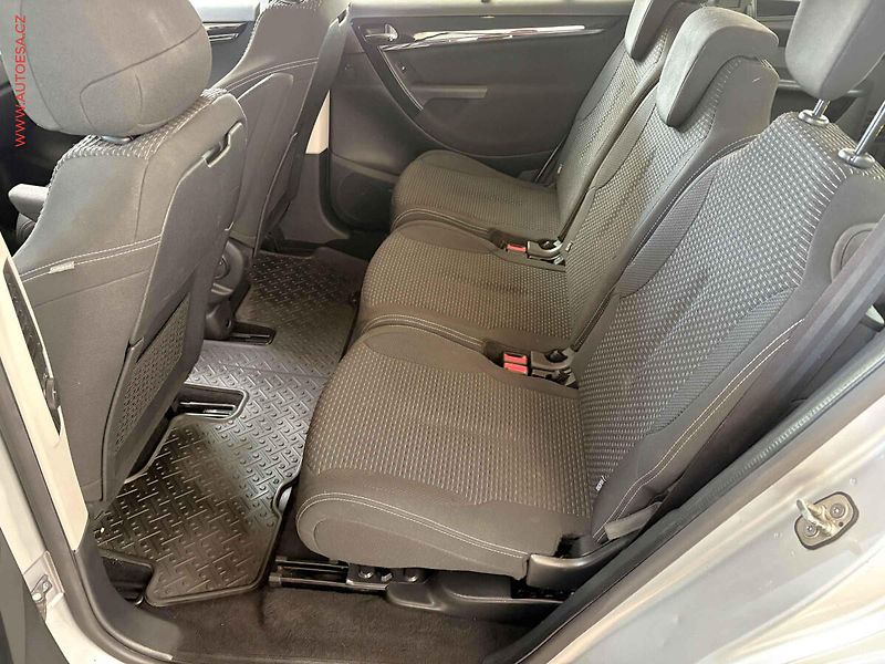 Citroën C4 Picasso (2012) 1.6 HDI 7míst, ČR, AC, temp. - fotka 10 z 17