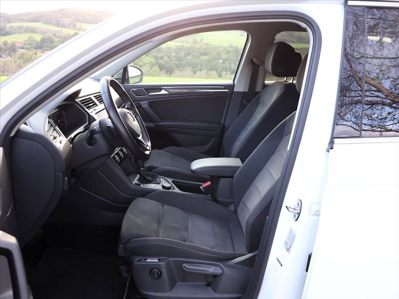 Volkswagen Tiguan Allspace 2,0 TSI 162kW DSG 4M LED 1.Maj - fotka 11 z 35