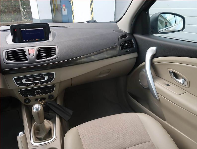 Renault Fluence (2010) 1.6 16V, levný provoz - fotka 8 z 18