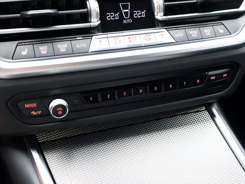 BMW Řada 3 2,0 320d 140kW xDrive M Paket - fotka 28 z 38