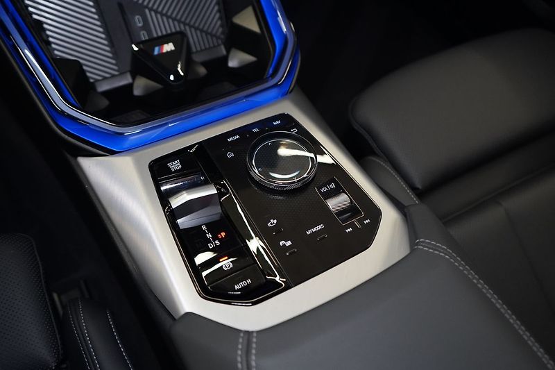 BMW X3 20d xDrive, Tažné, HUD, H/K - fotka 40 z 48