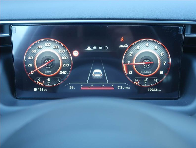 Hyundai Tucson (2022) Family 1.6 T-GDI - fotka 11 z 15